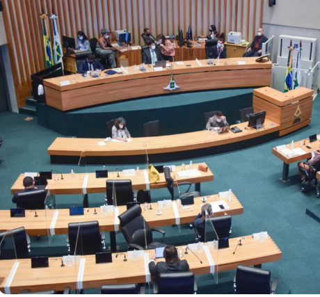 Deputados do DF preveem poucas mudanças de sigla para as eleições; veja quem deve migrar.